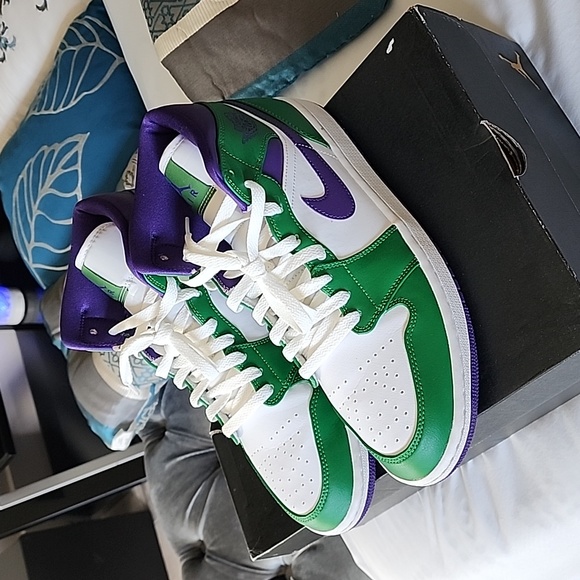 Lightly worn jordan 1s - Picture 7 of 7